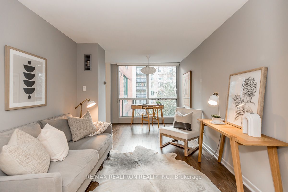 95 Prince Arthur Ave, #525