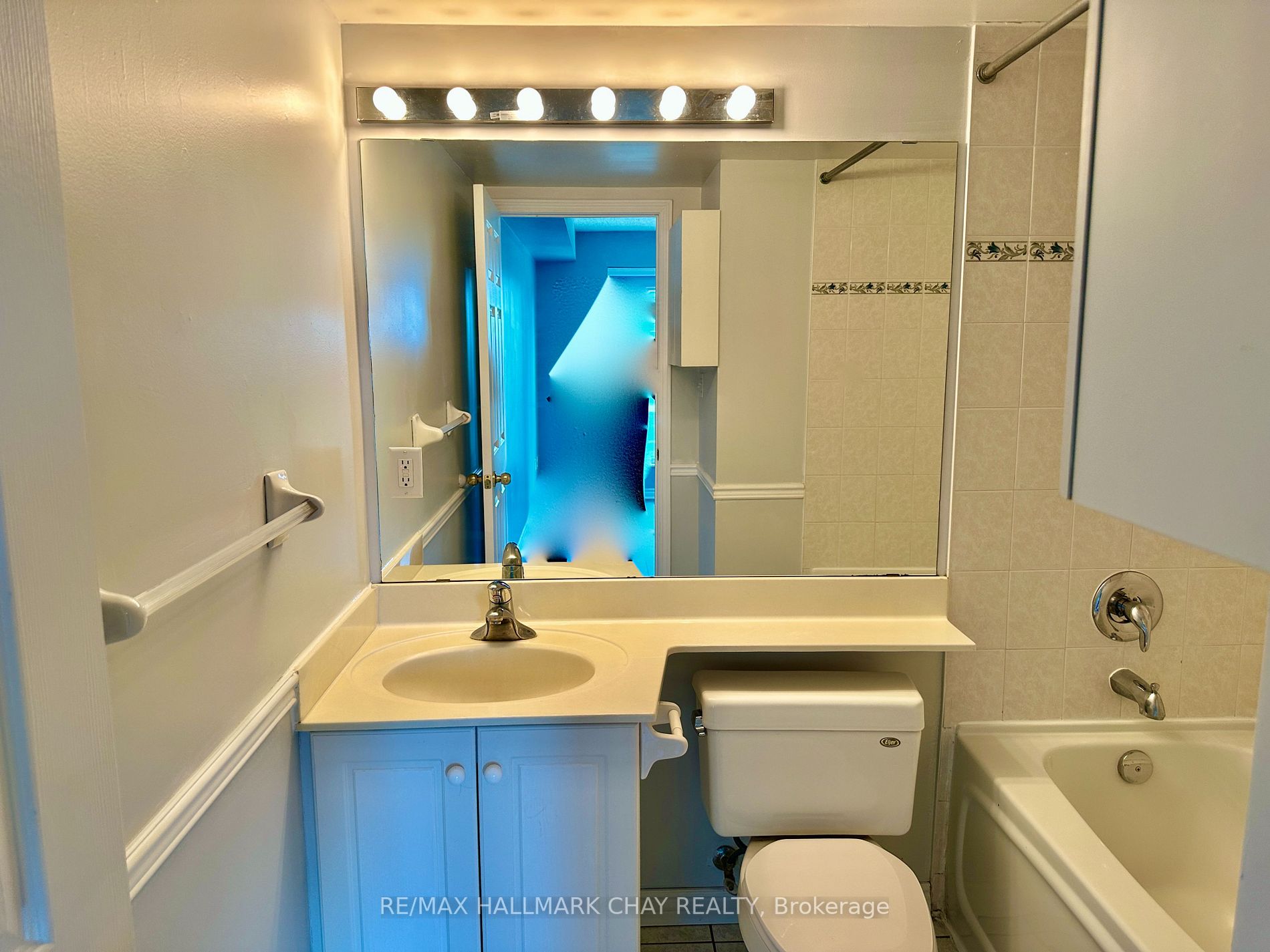 7 Lorraine Dr, #706