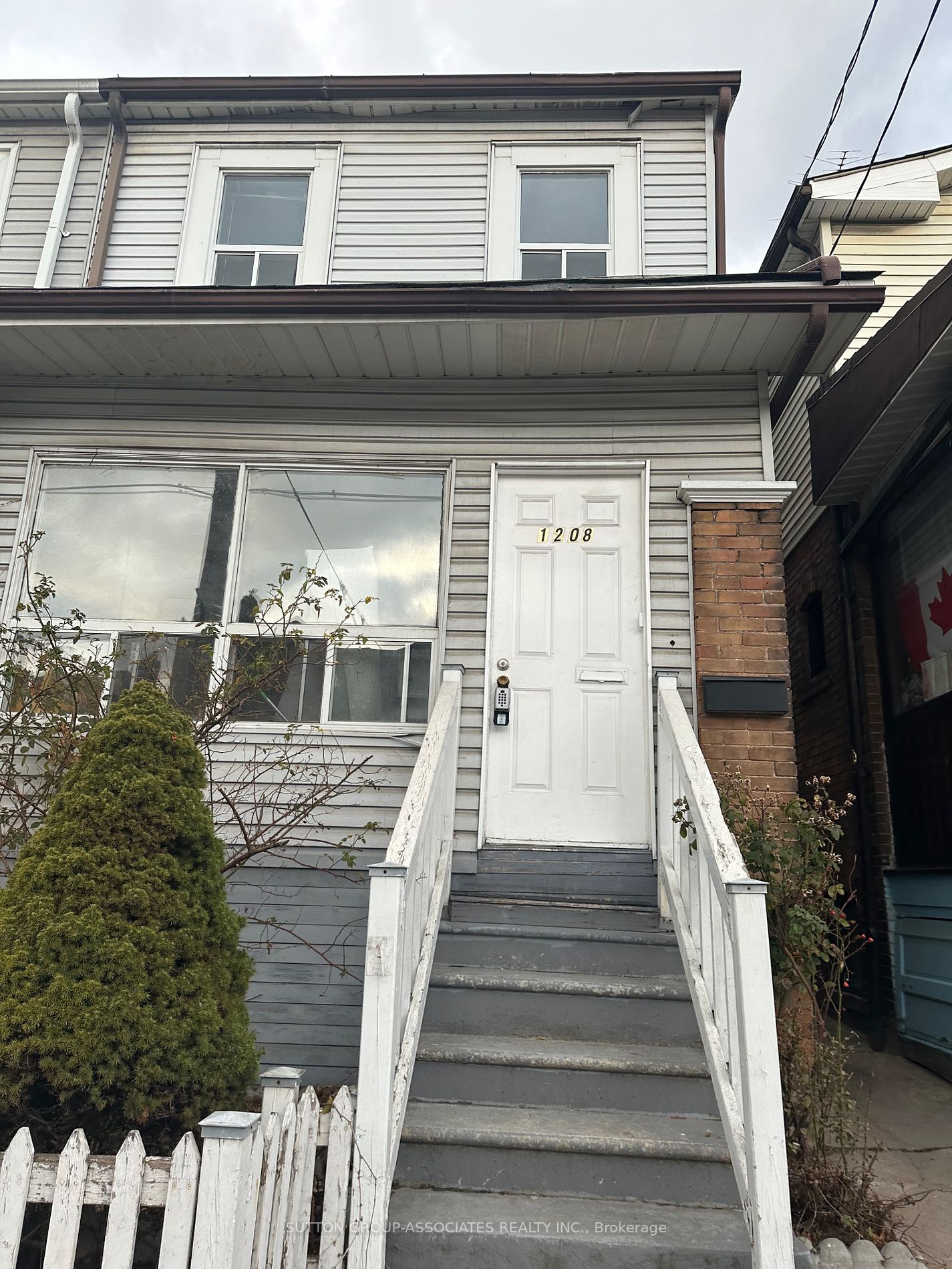 1208 College St, #2nd Fl