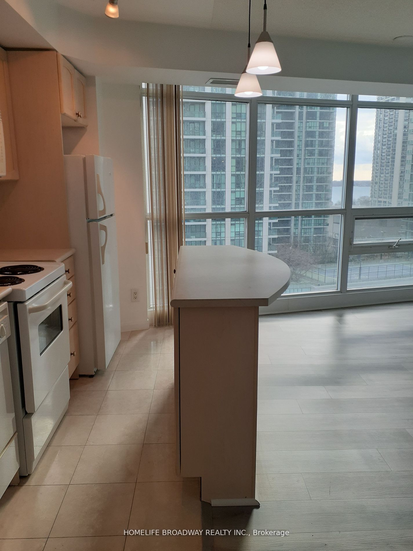 18 Yonge St, #1212