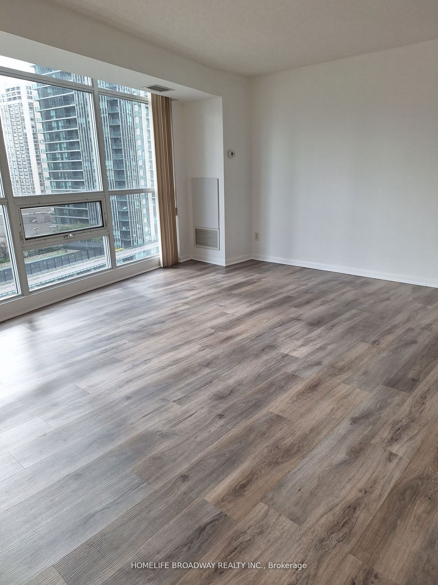 18 Yonge St, #1212