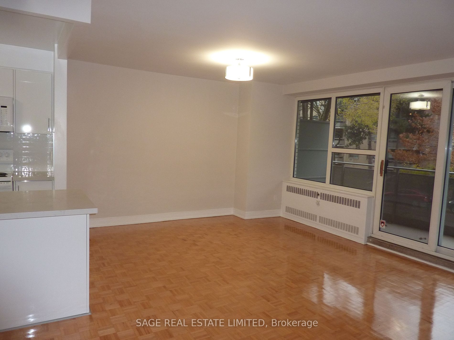 10 Shallmar Blvd, #211
