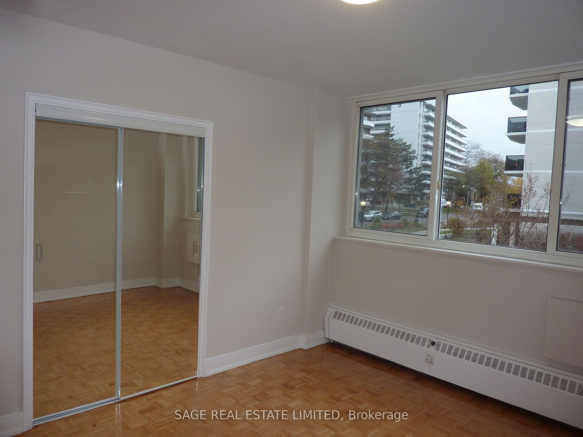 10 Shallmar Blvd, #211