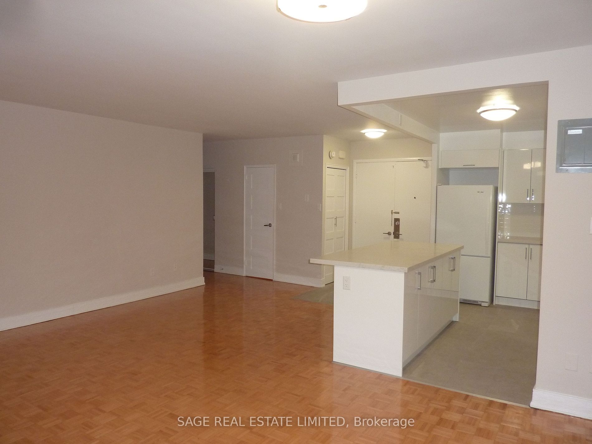 10 Shallmar Blvd, #211
