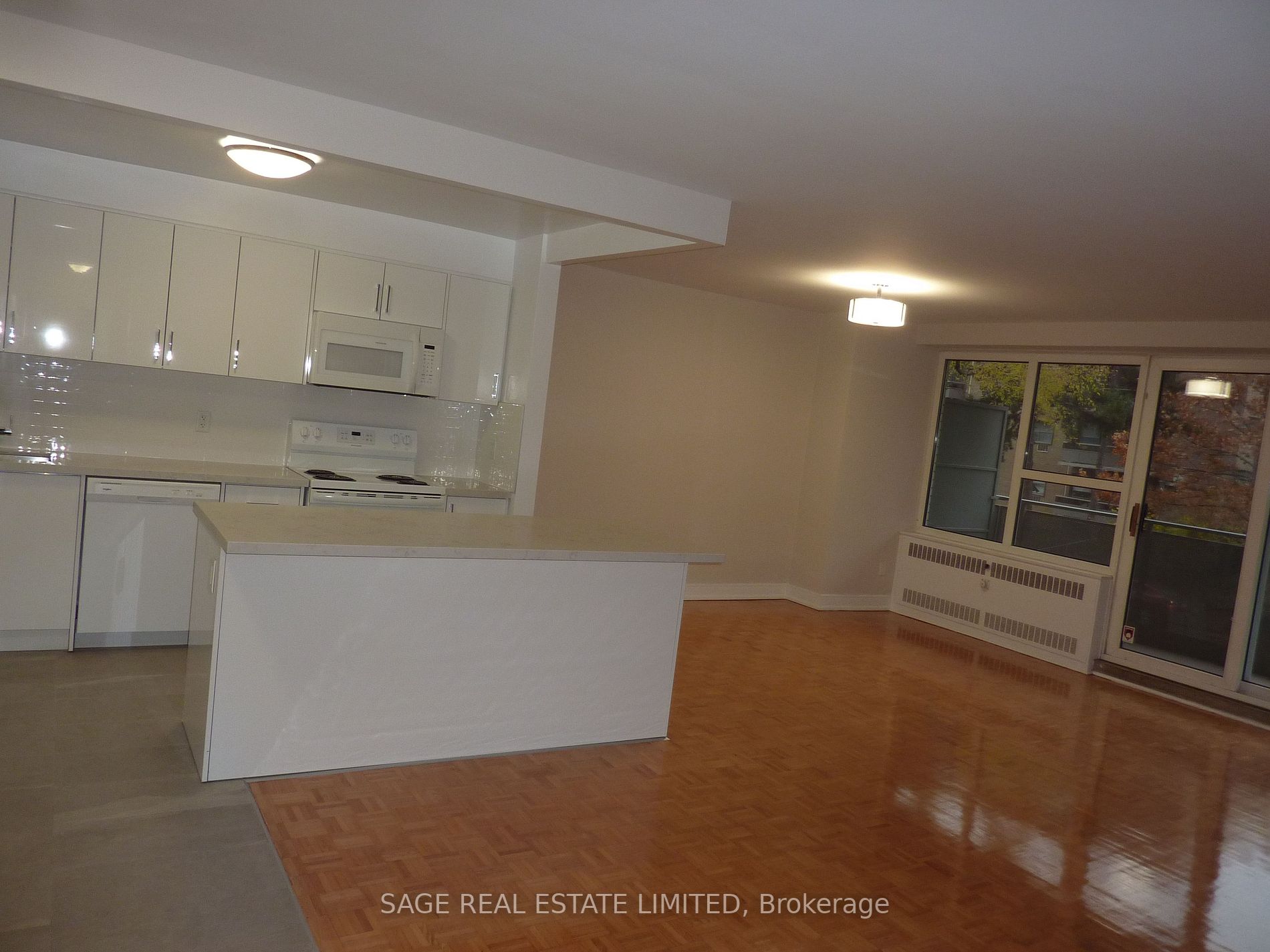 10 Shallmar Blvd, #211
