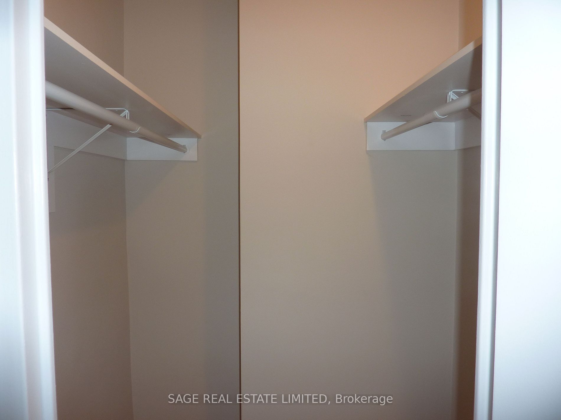 10 Shallmar Blvd, #211