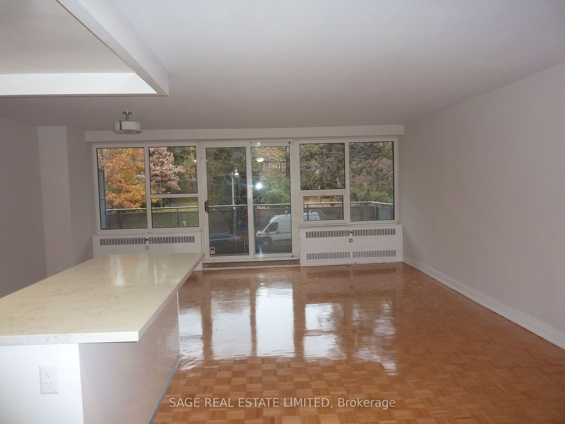 10 Shallmar Blvd, #211