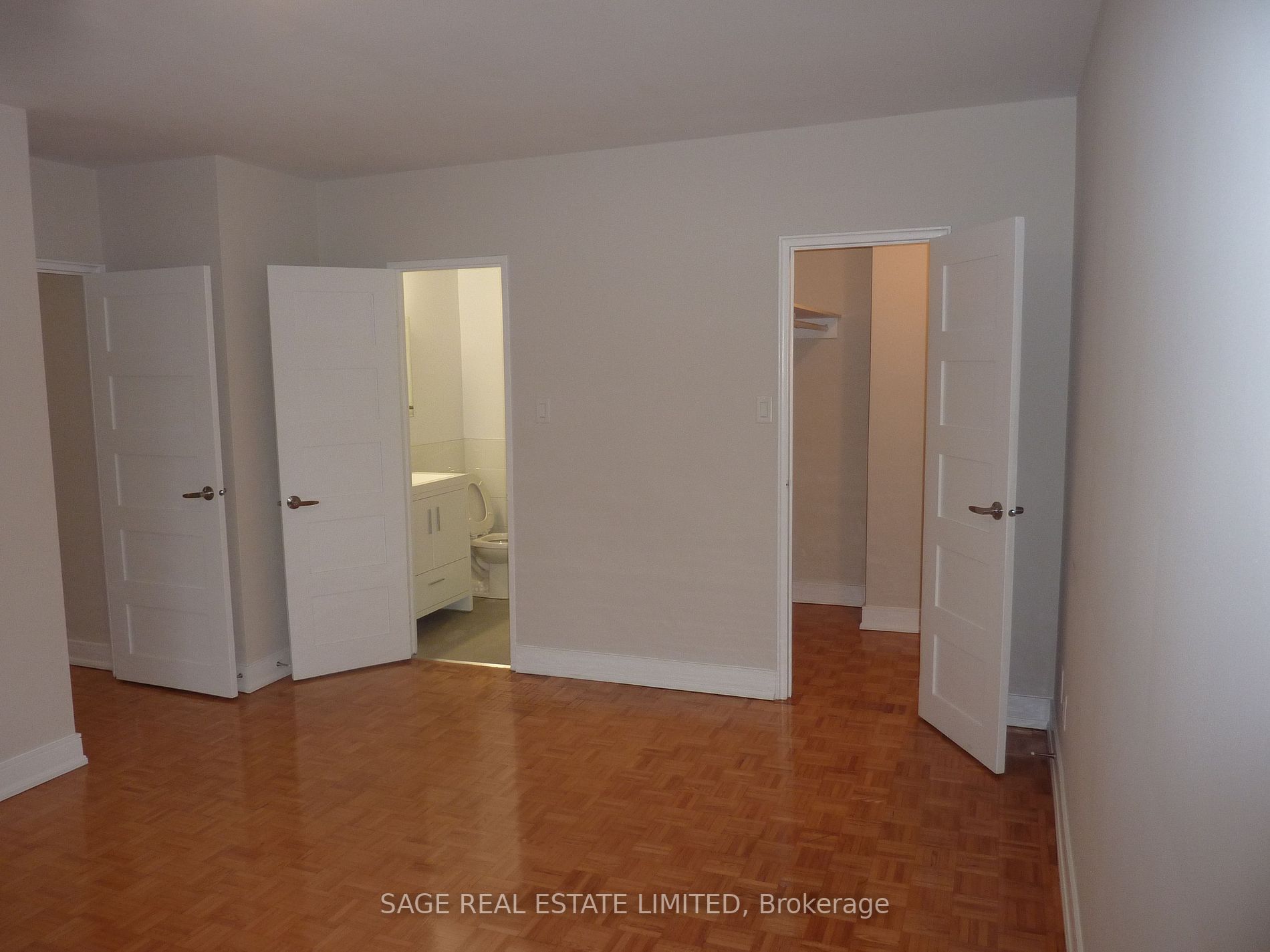 10 Shallmar Blvd, #211