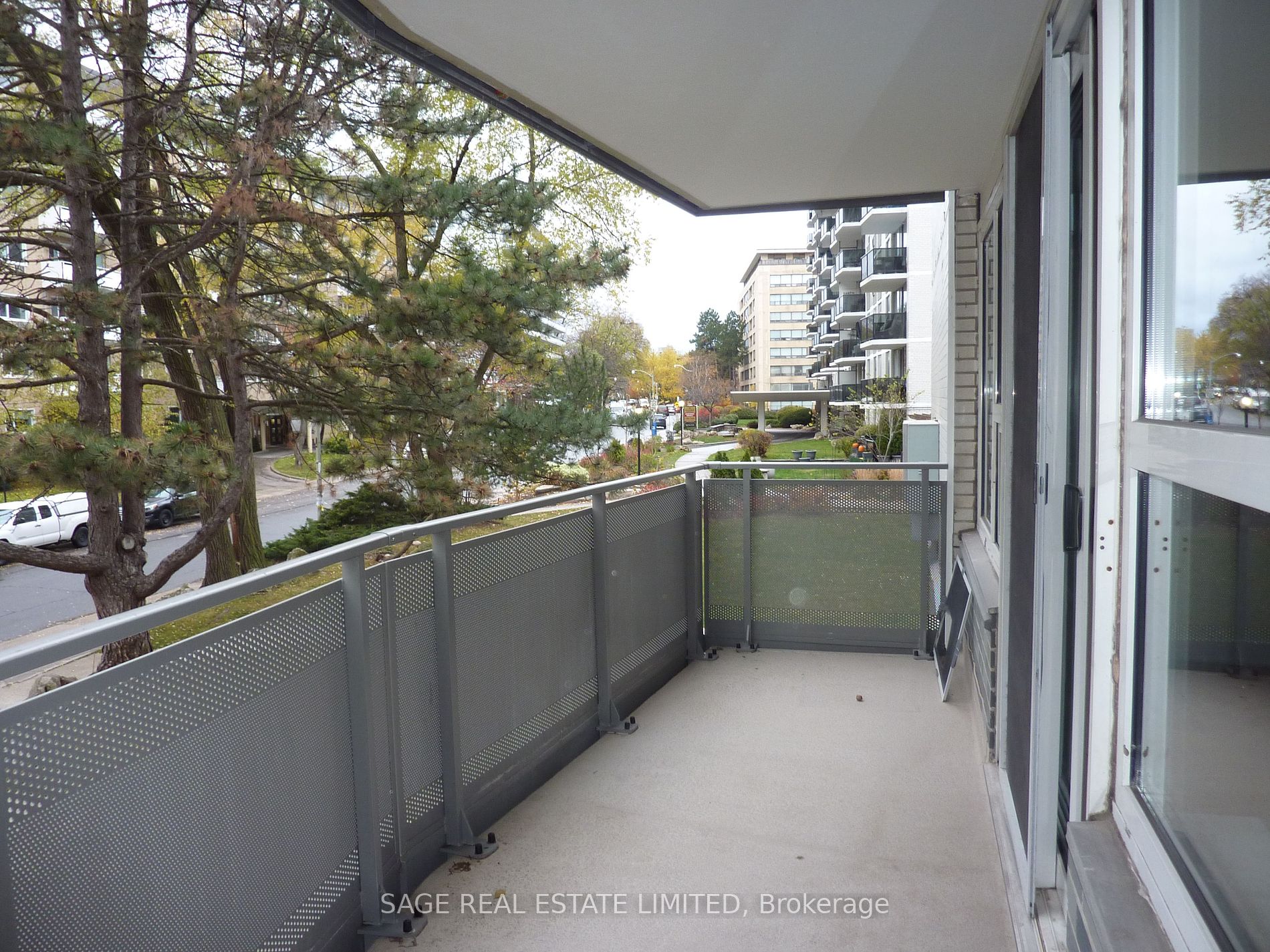 10 Shallmar Blvd, #211