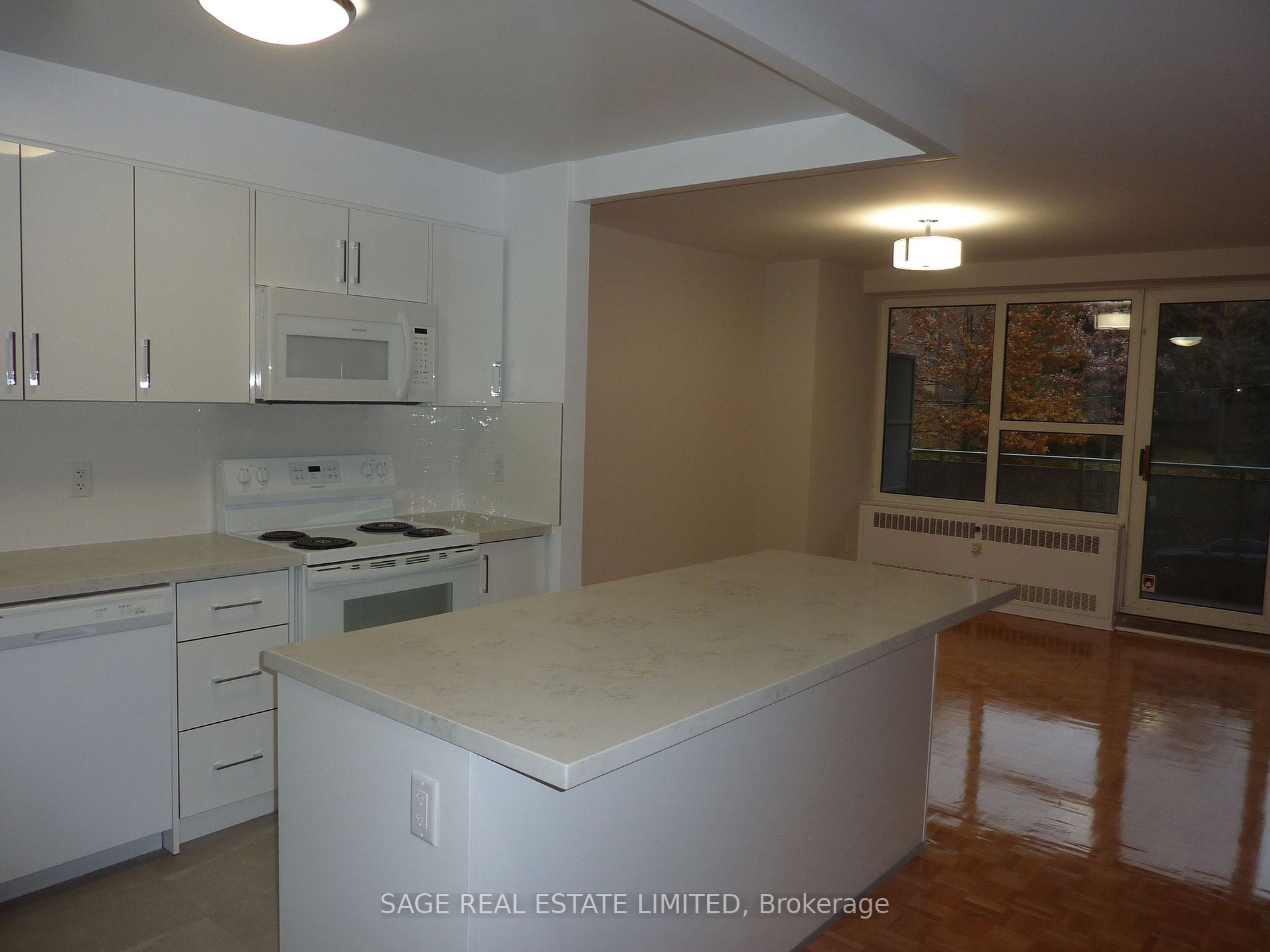 10 Shallmar Blvd, #211
