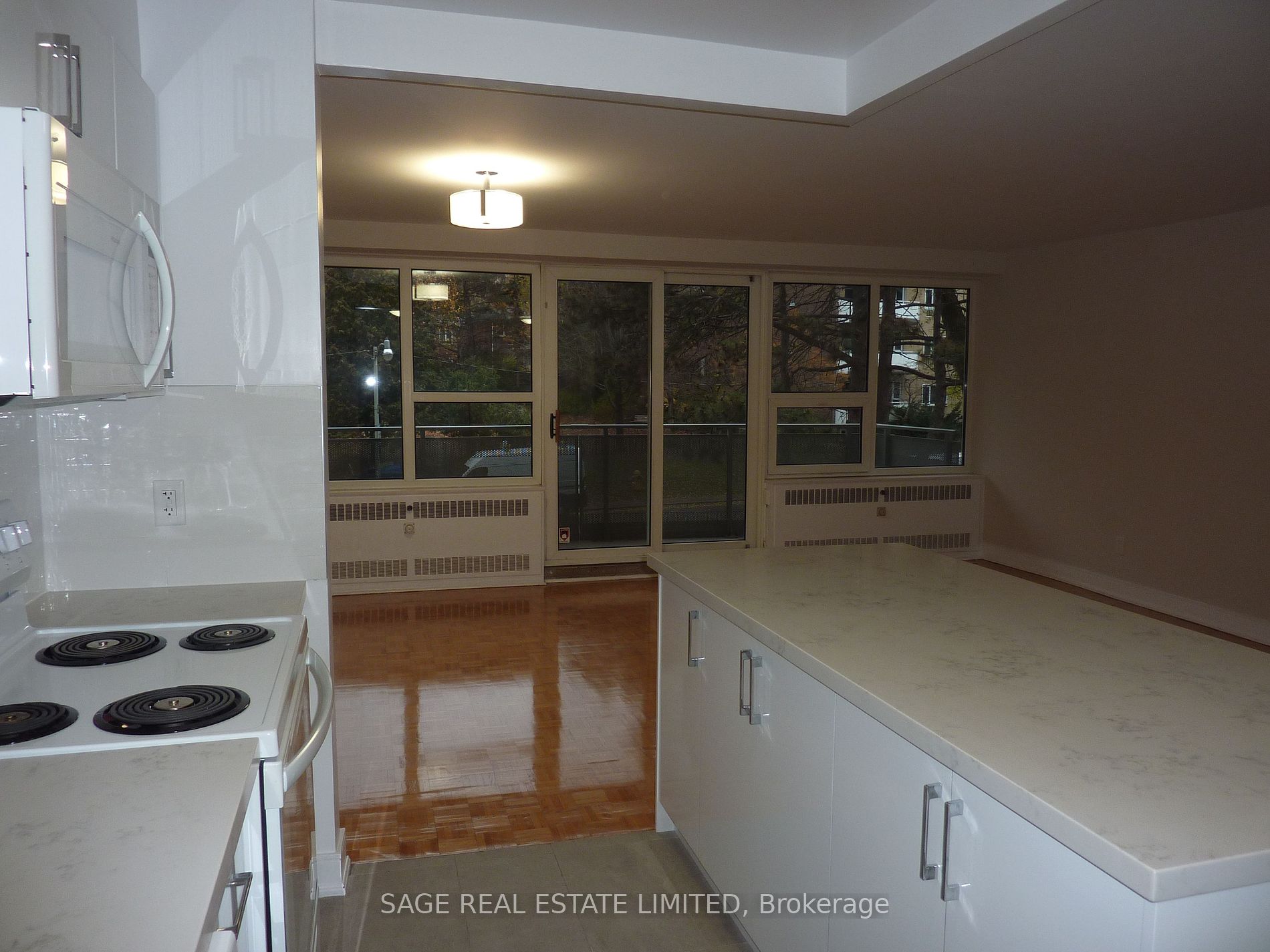 10 Shallmar Blvd, #211