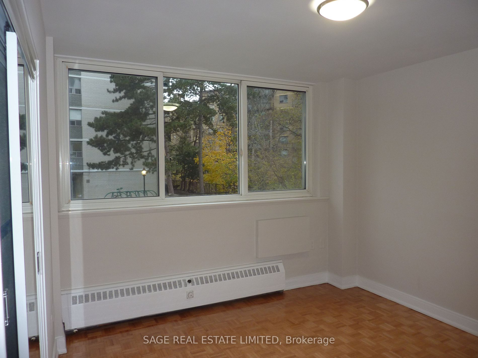 10 Shallmar Blvd, #211