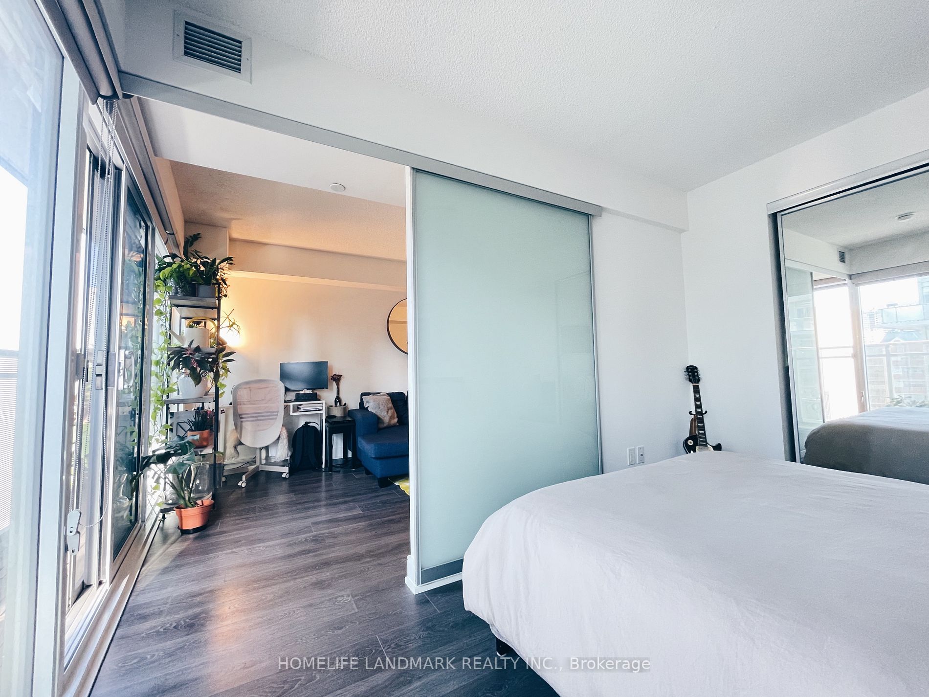89 Mcgill St, #1004