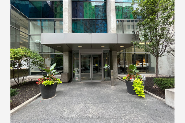 38 Grenville St, Toronto