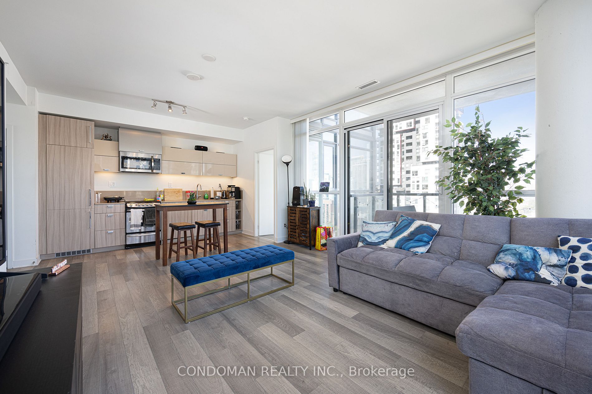 290 Adelaide St W, #1905