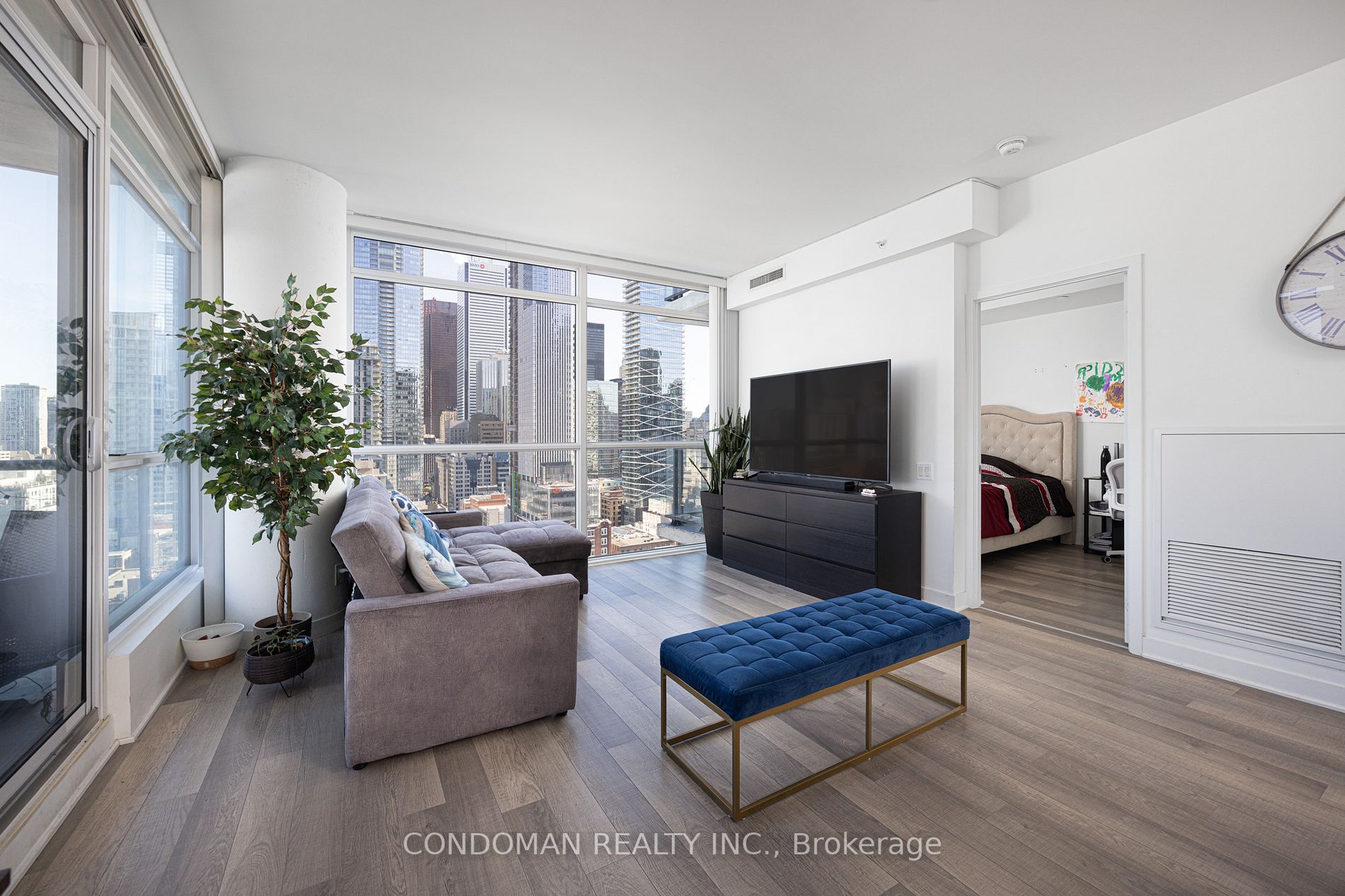 290 Adelaide St W, #1905