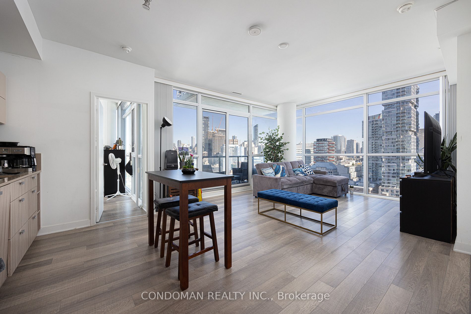 290 Adelaide St W, #1905