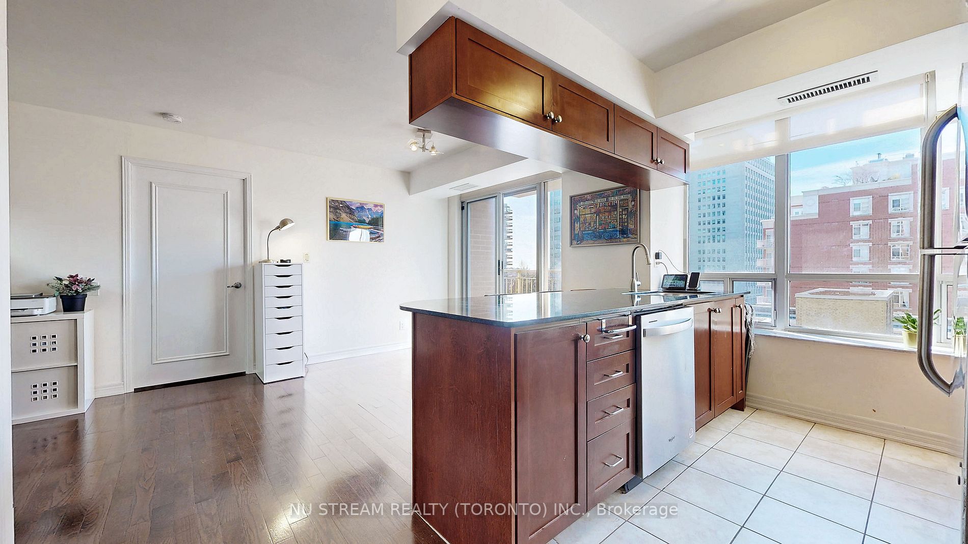 60 St Clair Ave W, #901