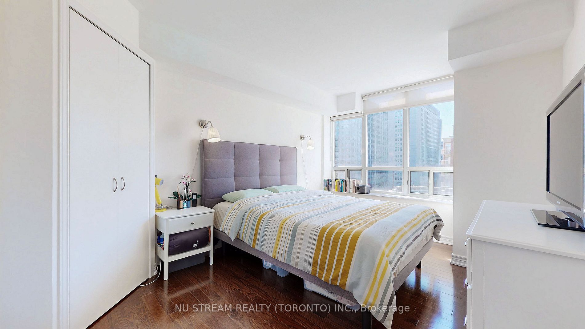60 St Clair Ave W, #901