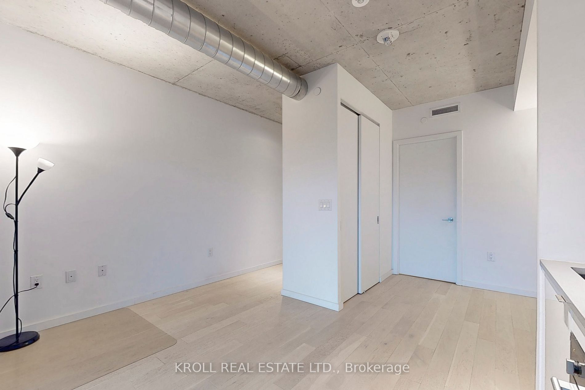 21 Lawren Harris Sq, #1109