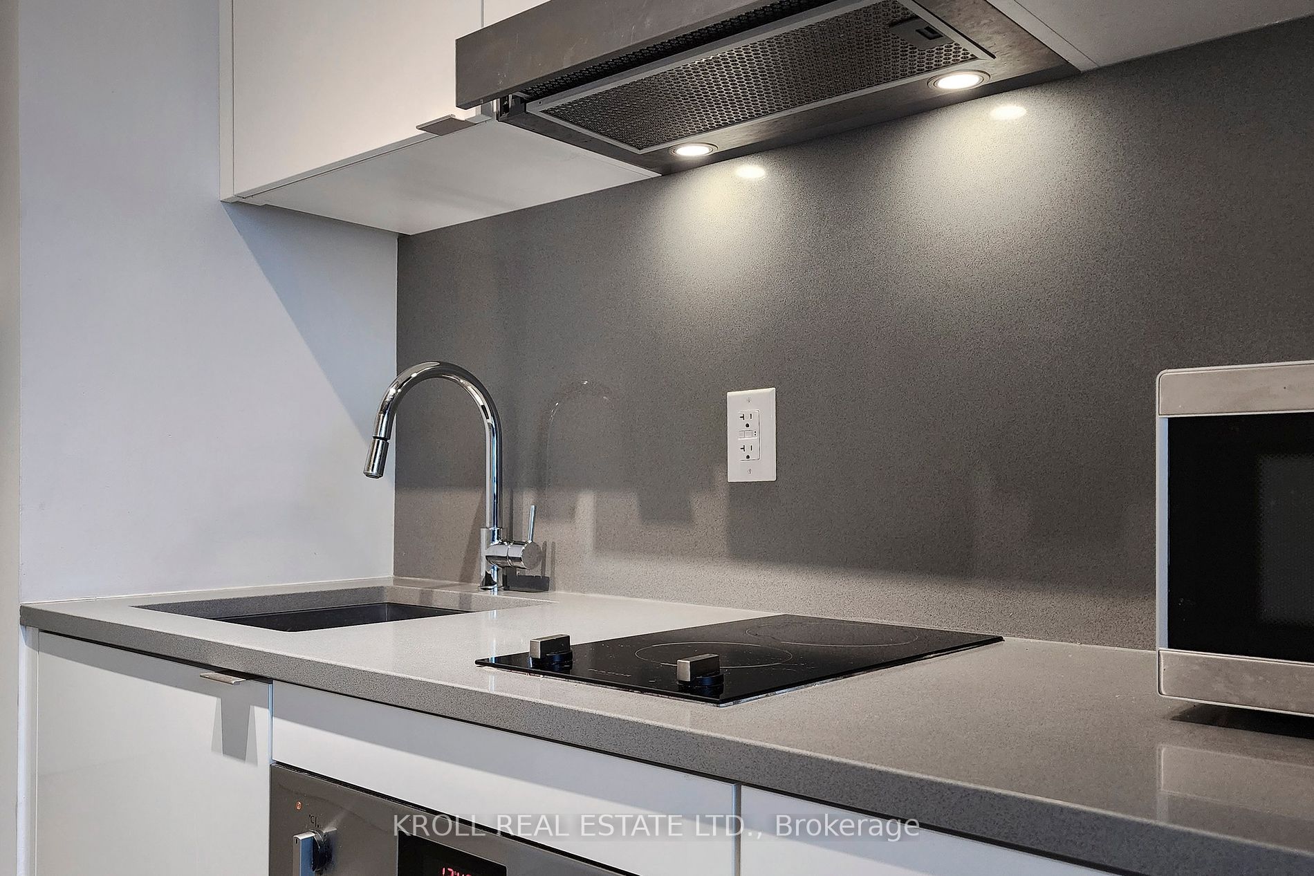 21 Lawren Harris Sq, #1109