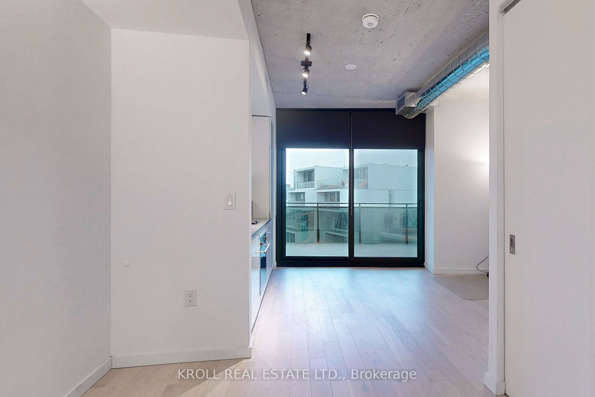 21 Lawren Harris Sq, #1109