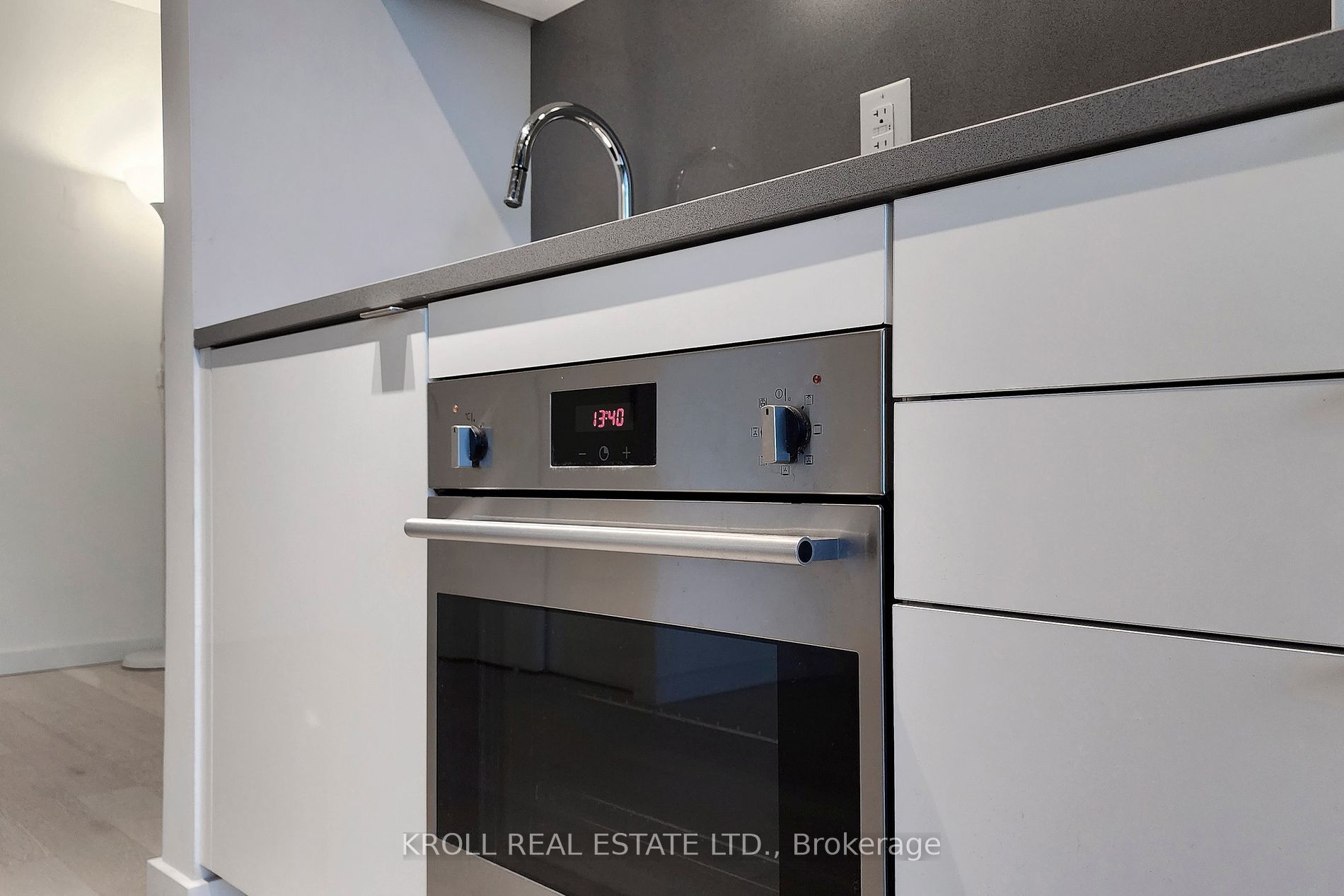 21 Lawren Harris Sq, #1109