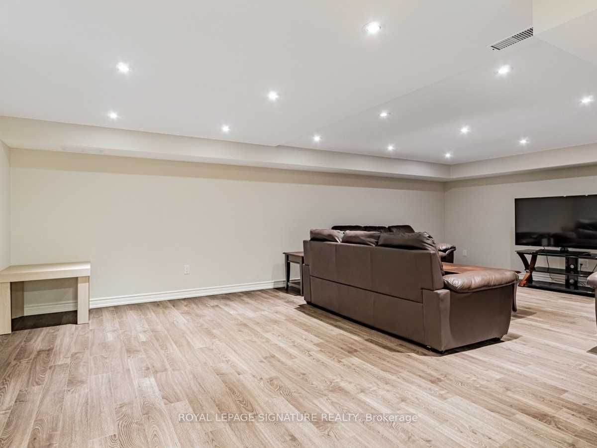 7 Blaine Dr