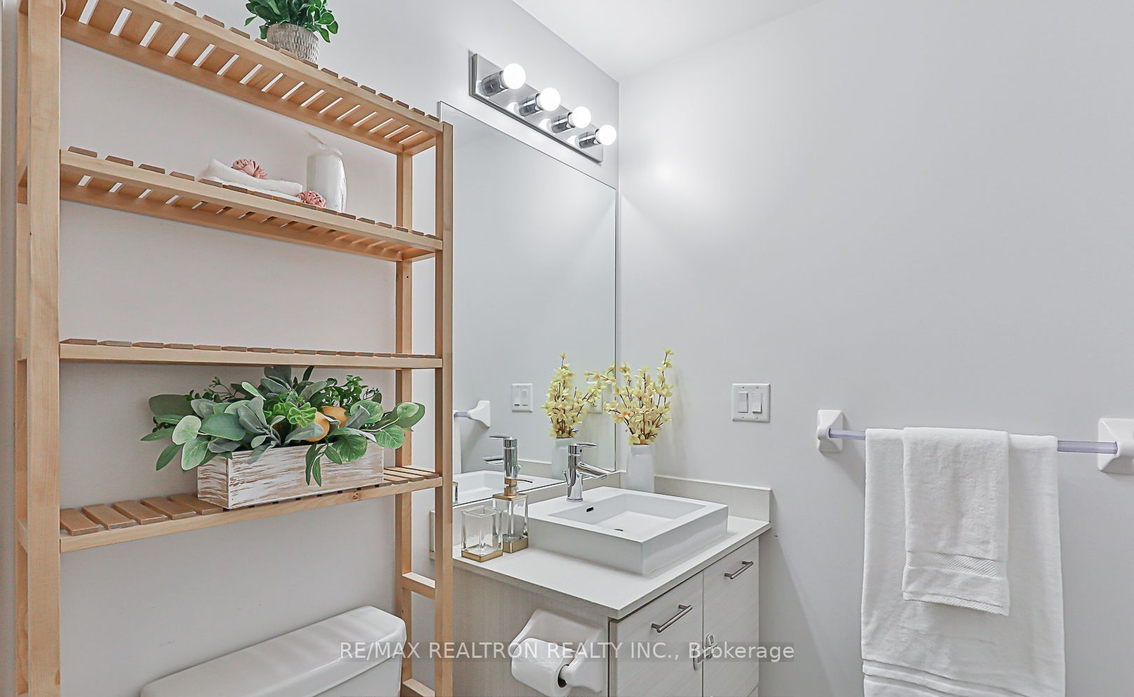 26 Norton Ave, #803