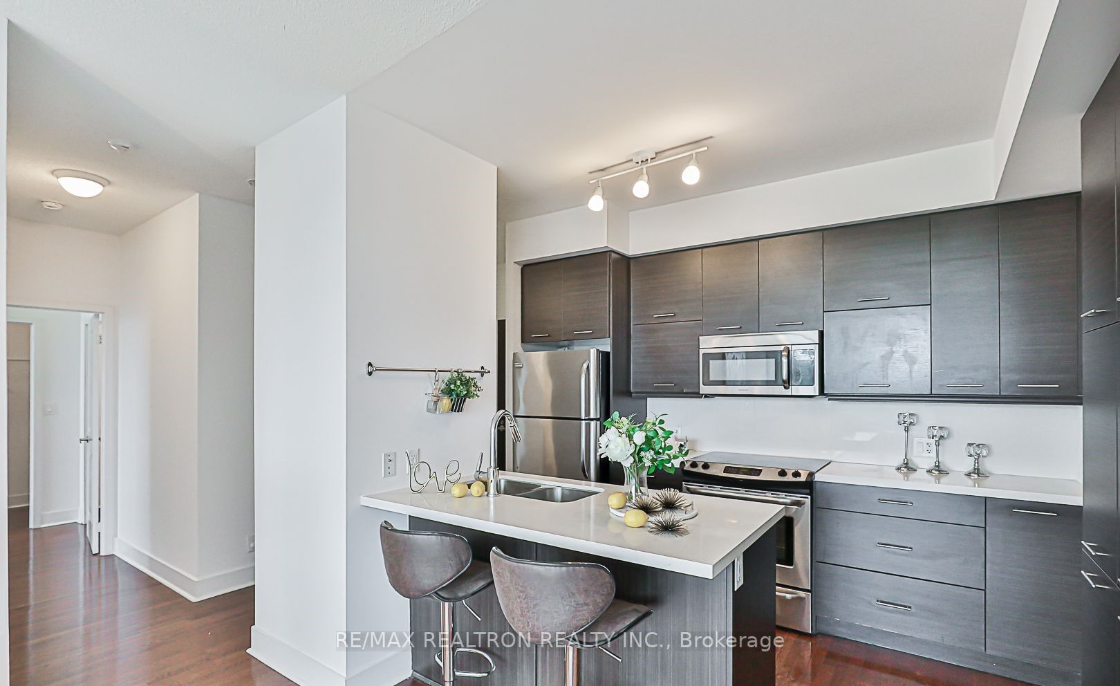 26 Norton Ave, #803