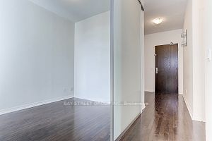 770 Bay St, #Ph-506