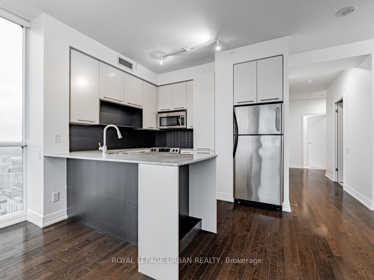 21 Carlton St, #Ph05