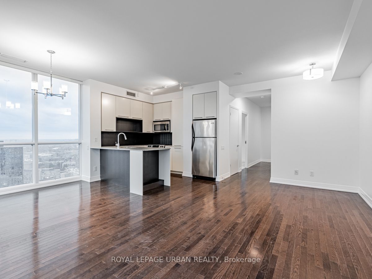 21 Carlton St, #Ph05