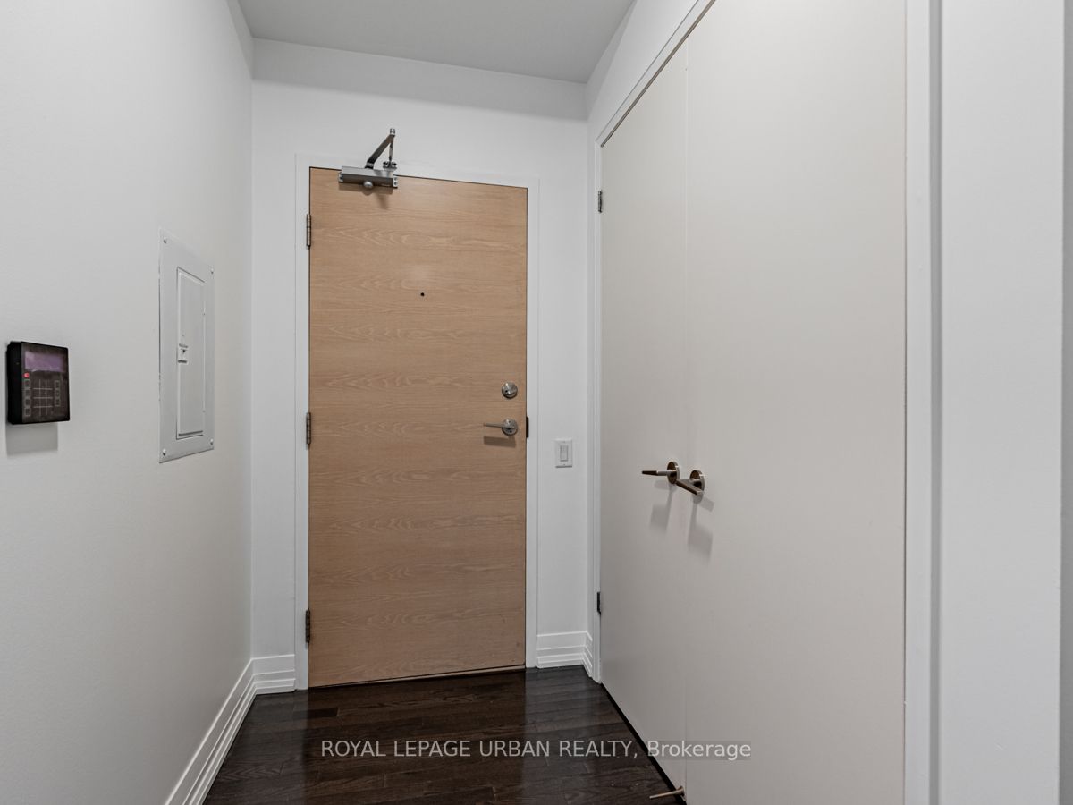 21 Carlton St, #Ph05