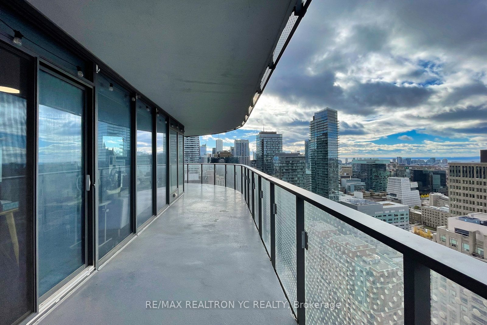 11 Wellesley St W, #3305