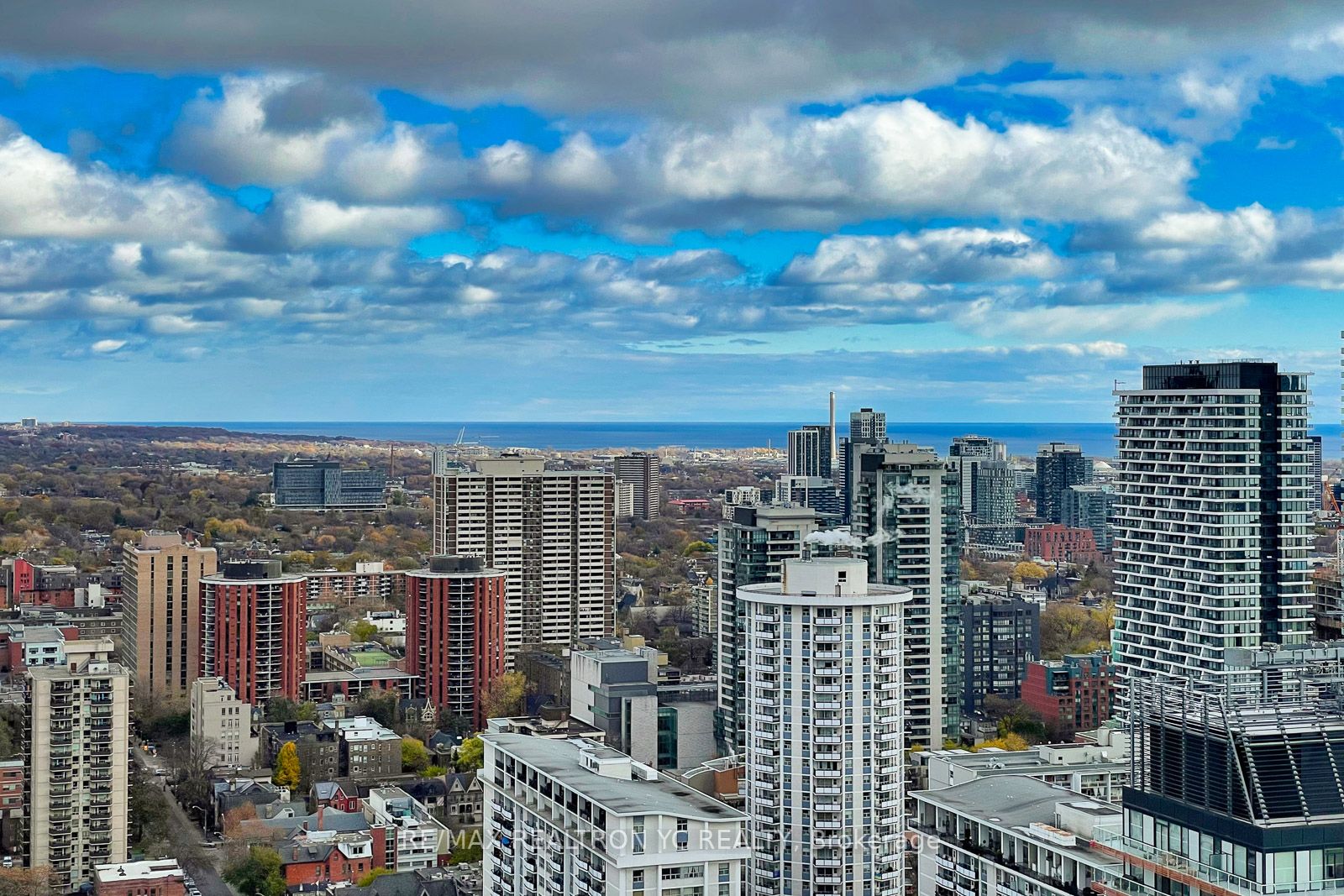11 Wellesley St W, #3305