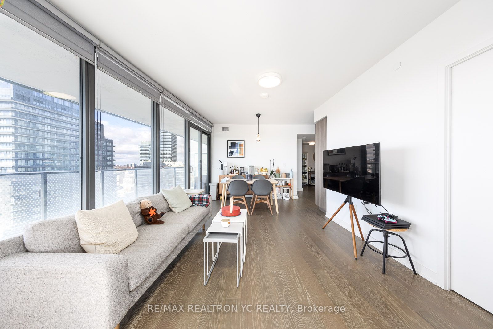 11 Wellesley St W, #3305