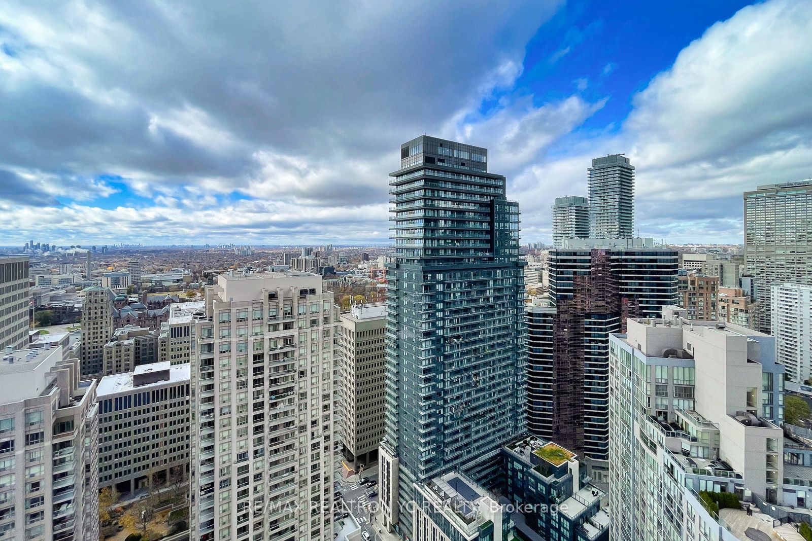 11 Wellesley St W, #3305