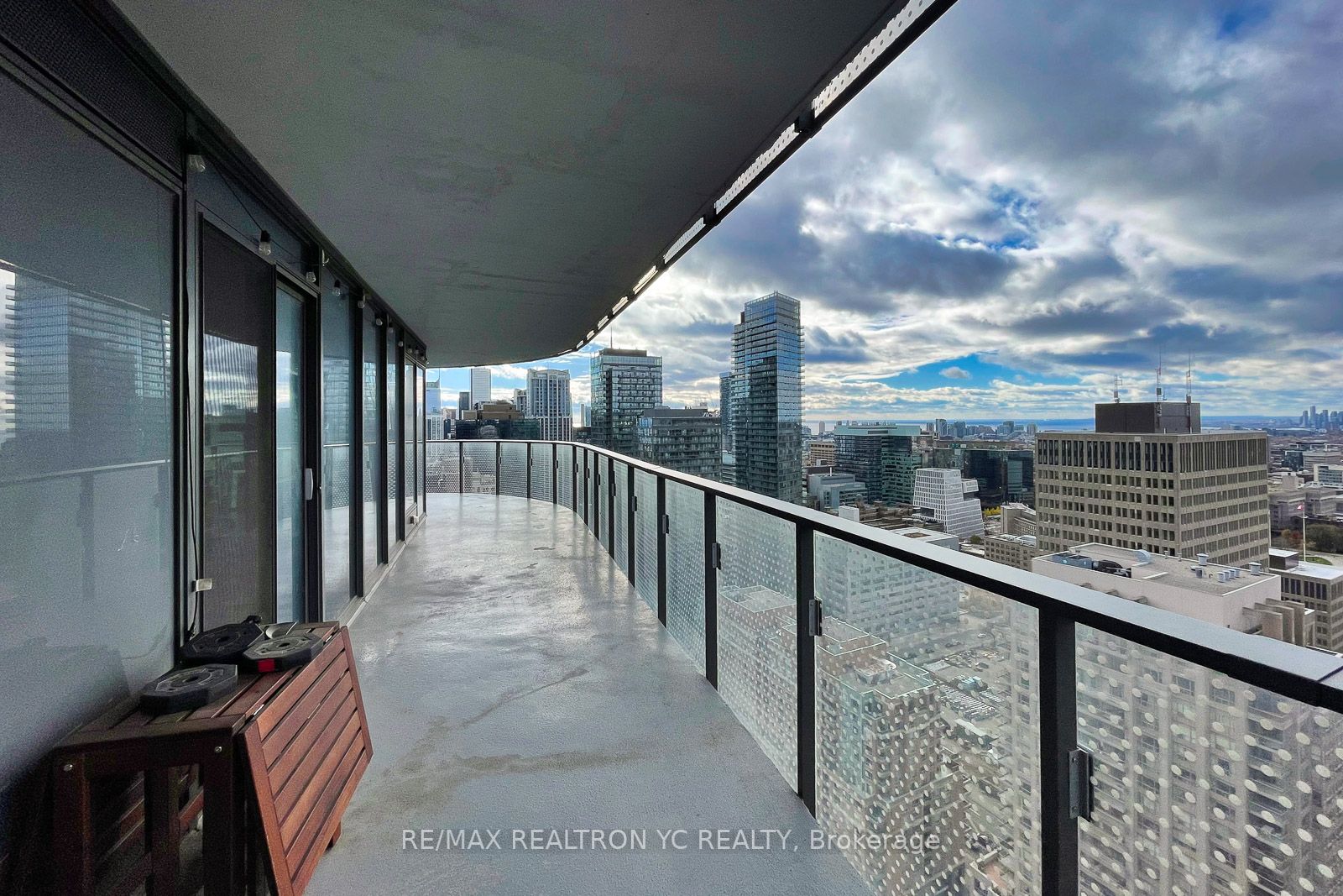 11 Wellesley St W, #3305