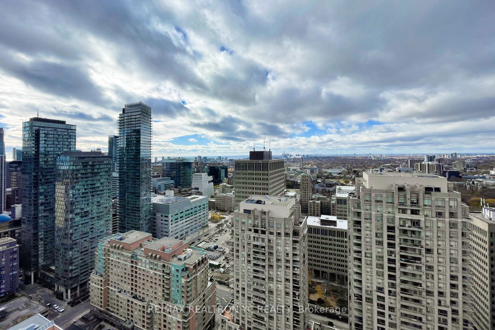 11 Wellesley St W, #3305