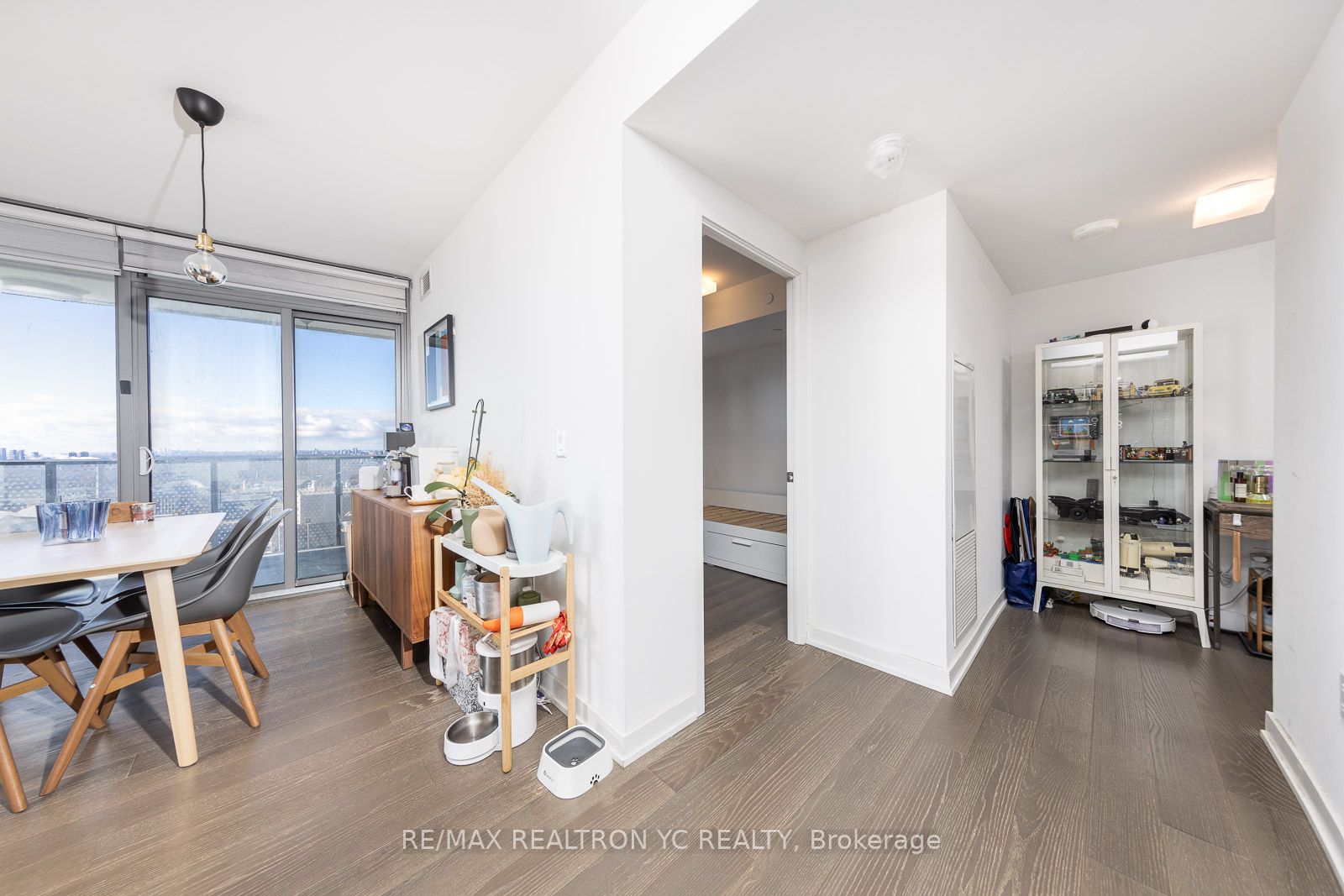 11 Wellesley St W, #3305