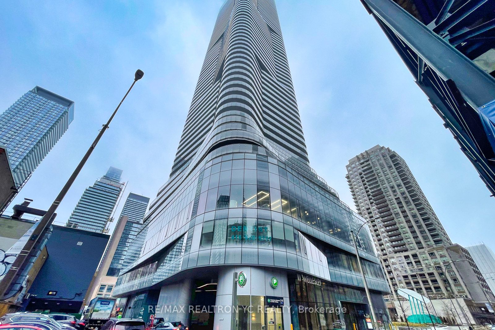 11 Wellesley St W, #3305