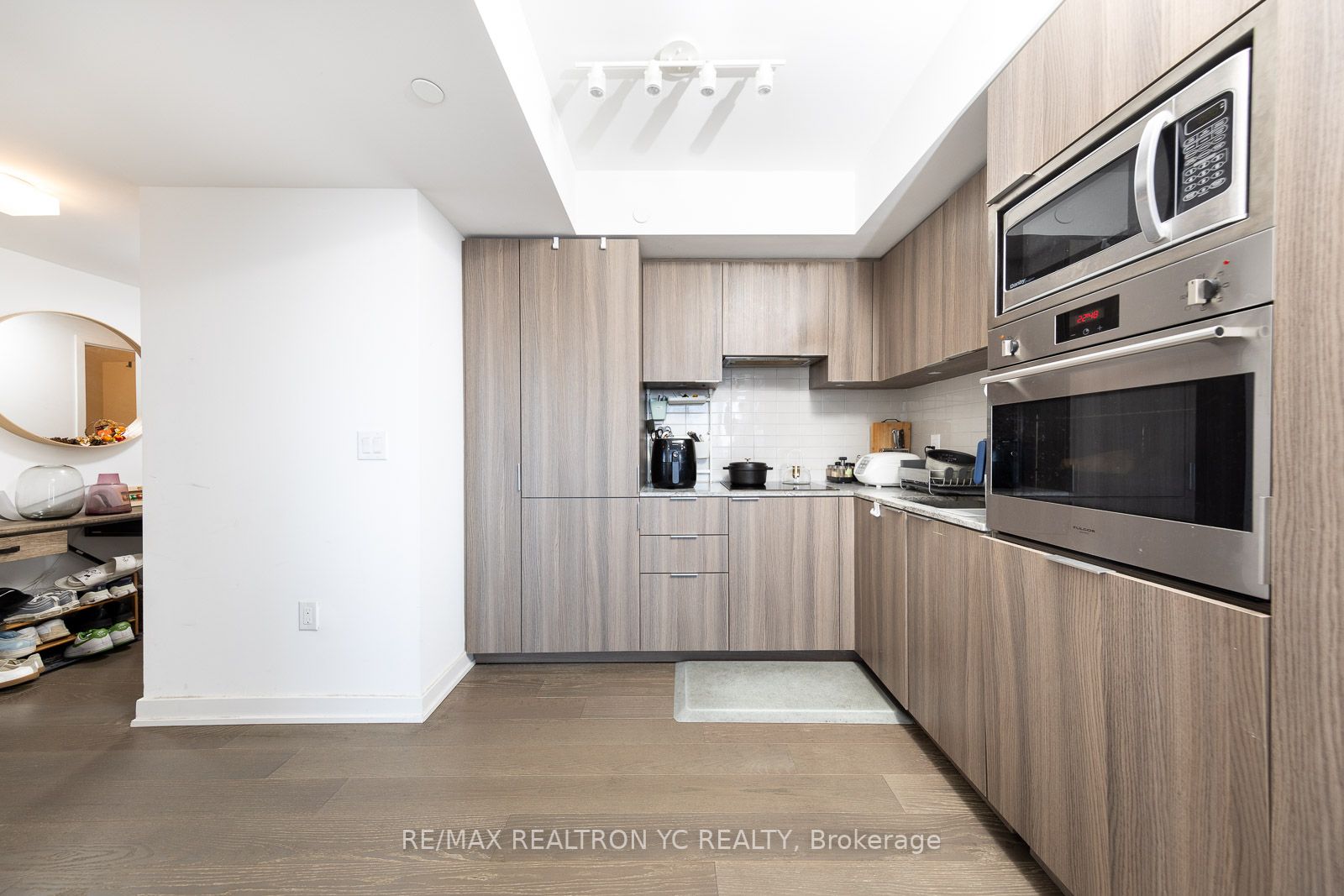 11 Wellesley St W, #3305