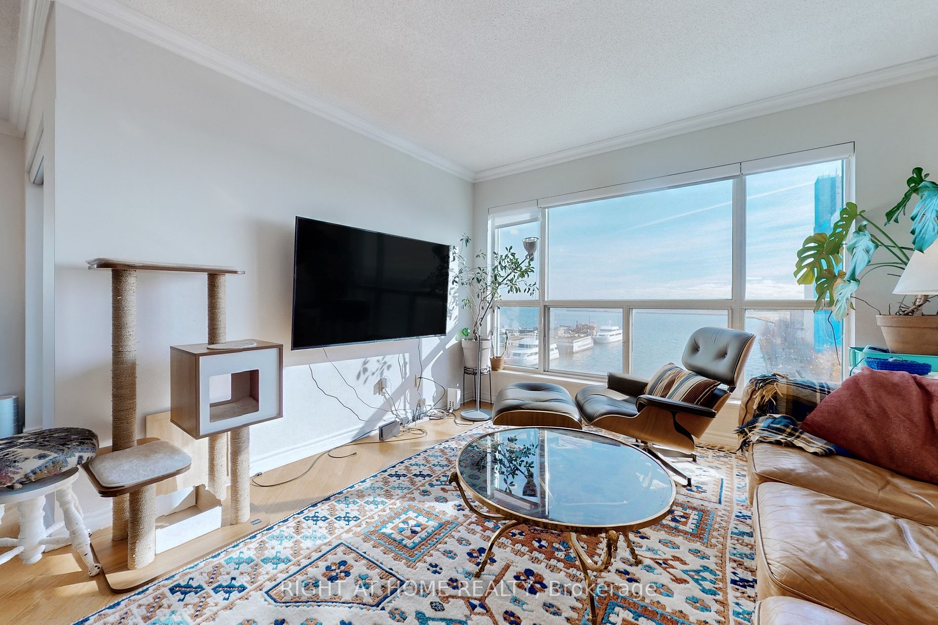 600 Queens Quay W, #809