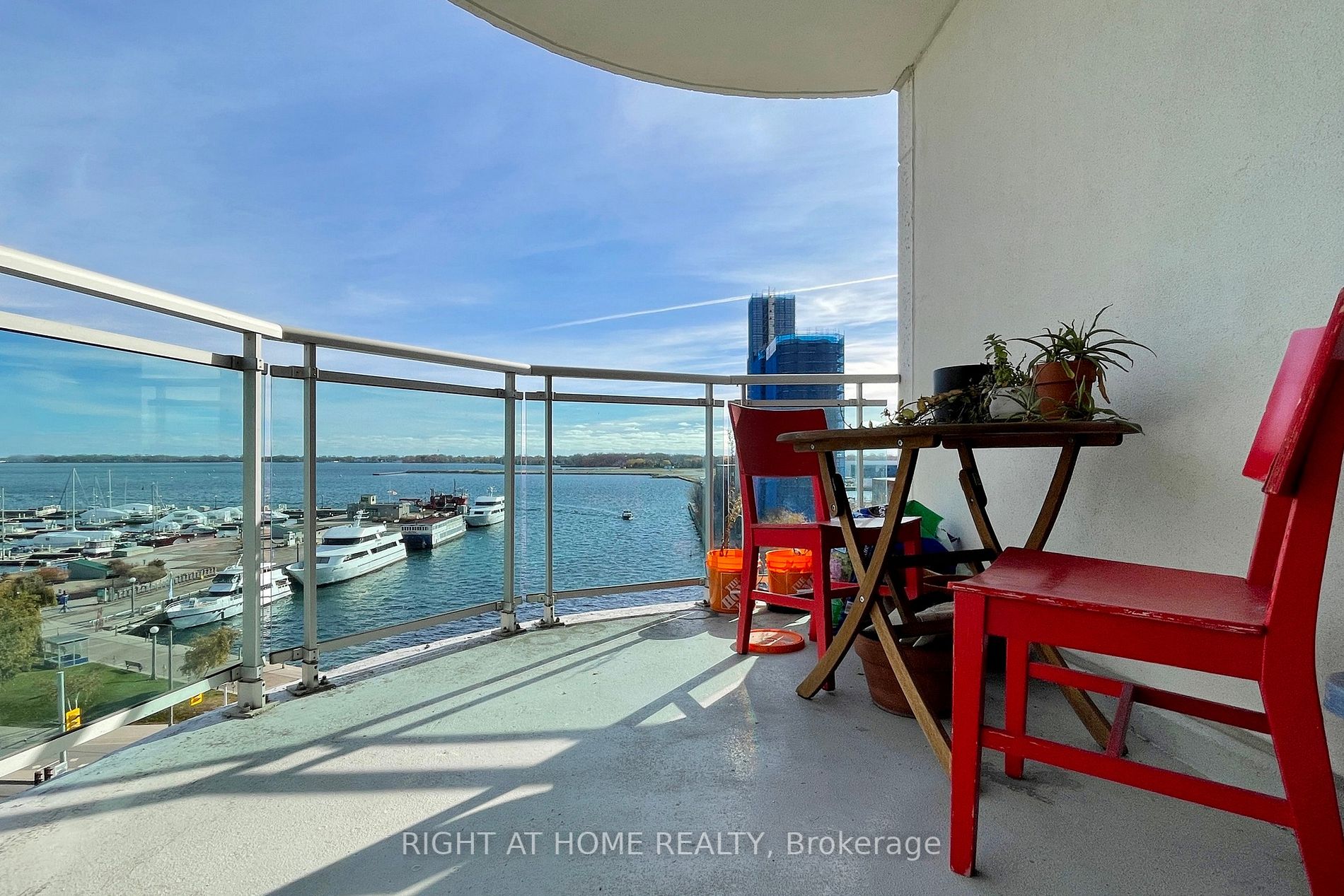 600 Queens Quay W, #809