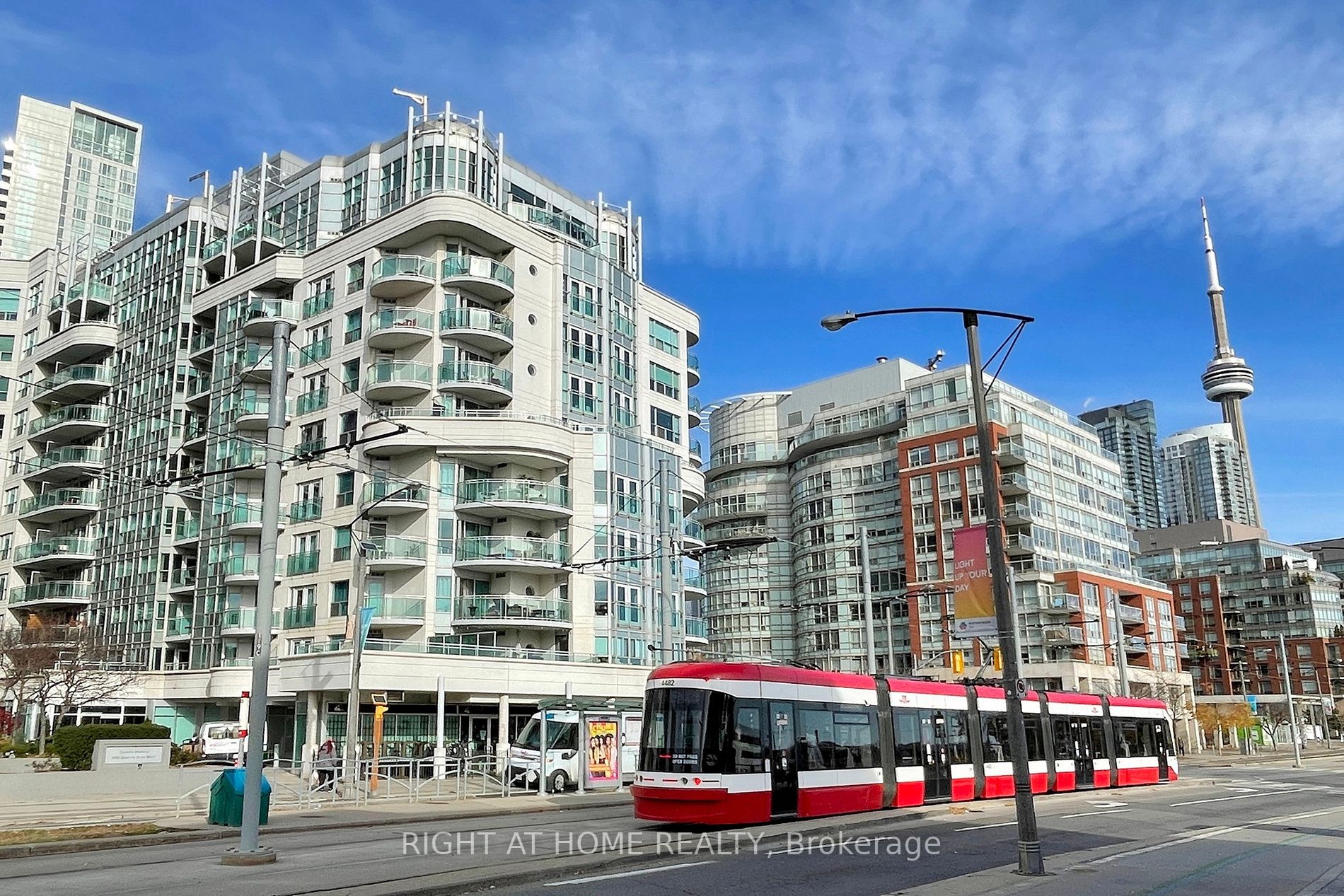 600 Queens Quay W, #809