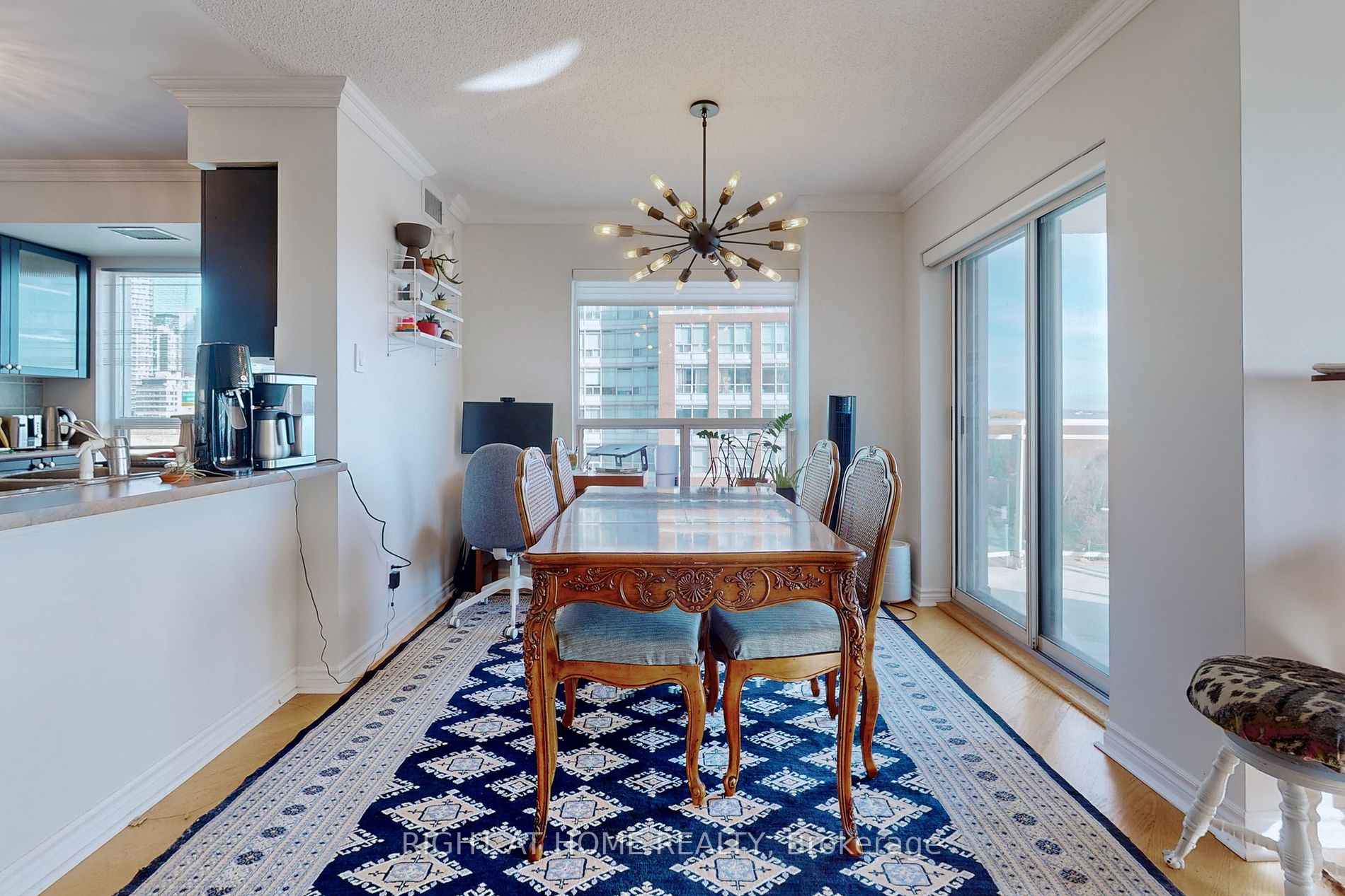 600 Queens Quay W, #809