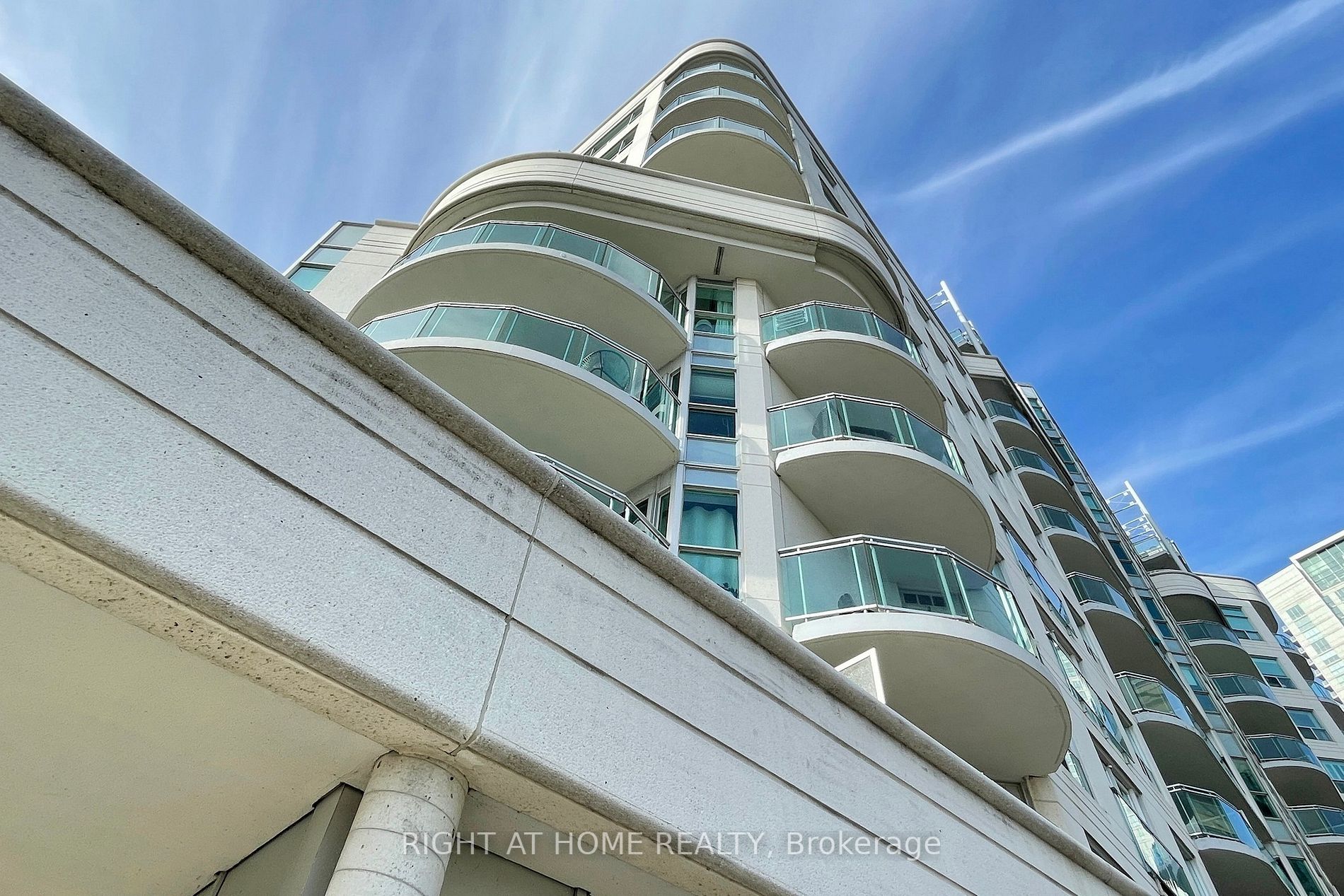 600 Queens Quay W, #809