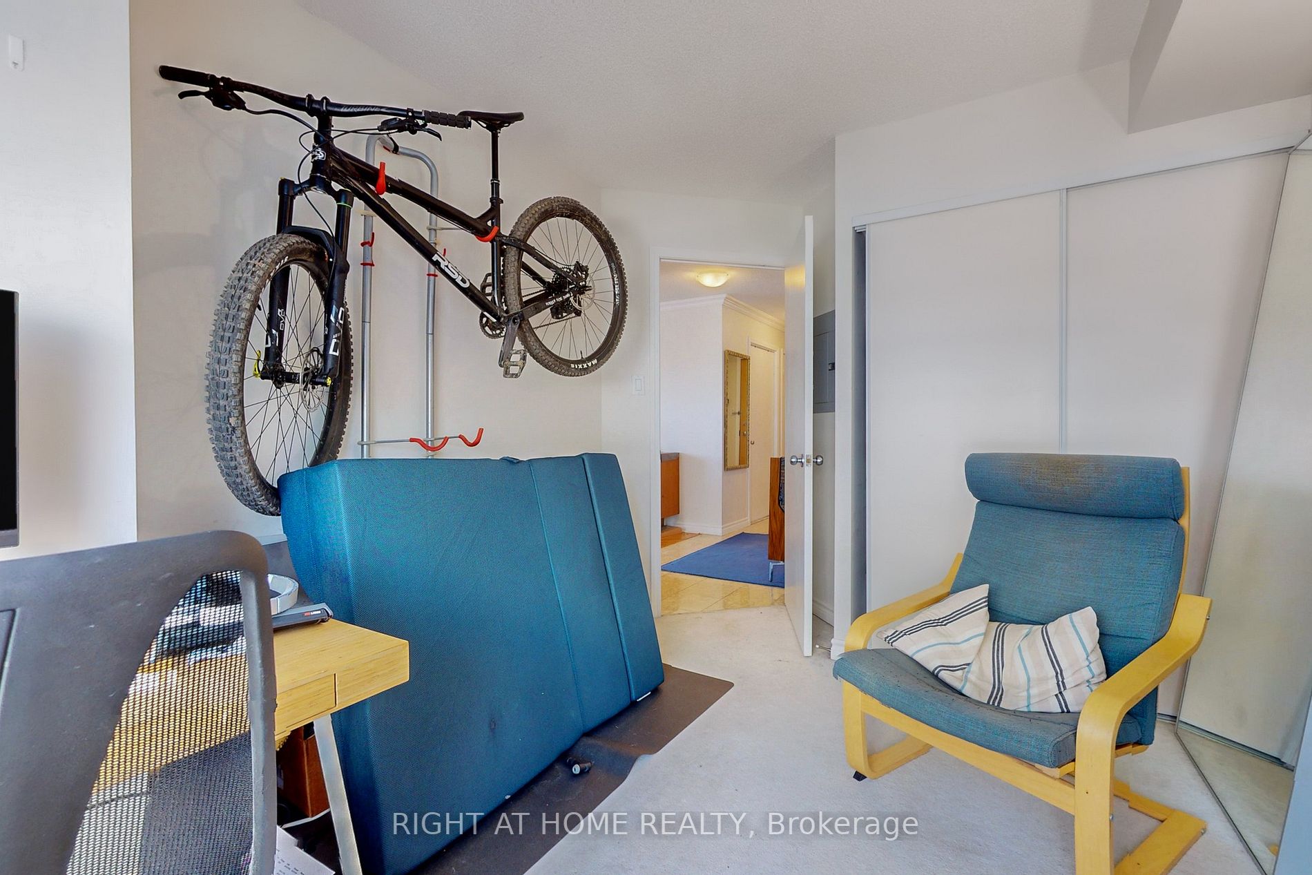 600 Queens Quay W, #809
