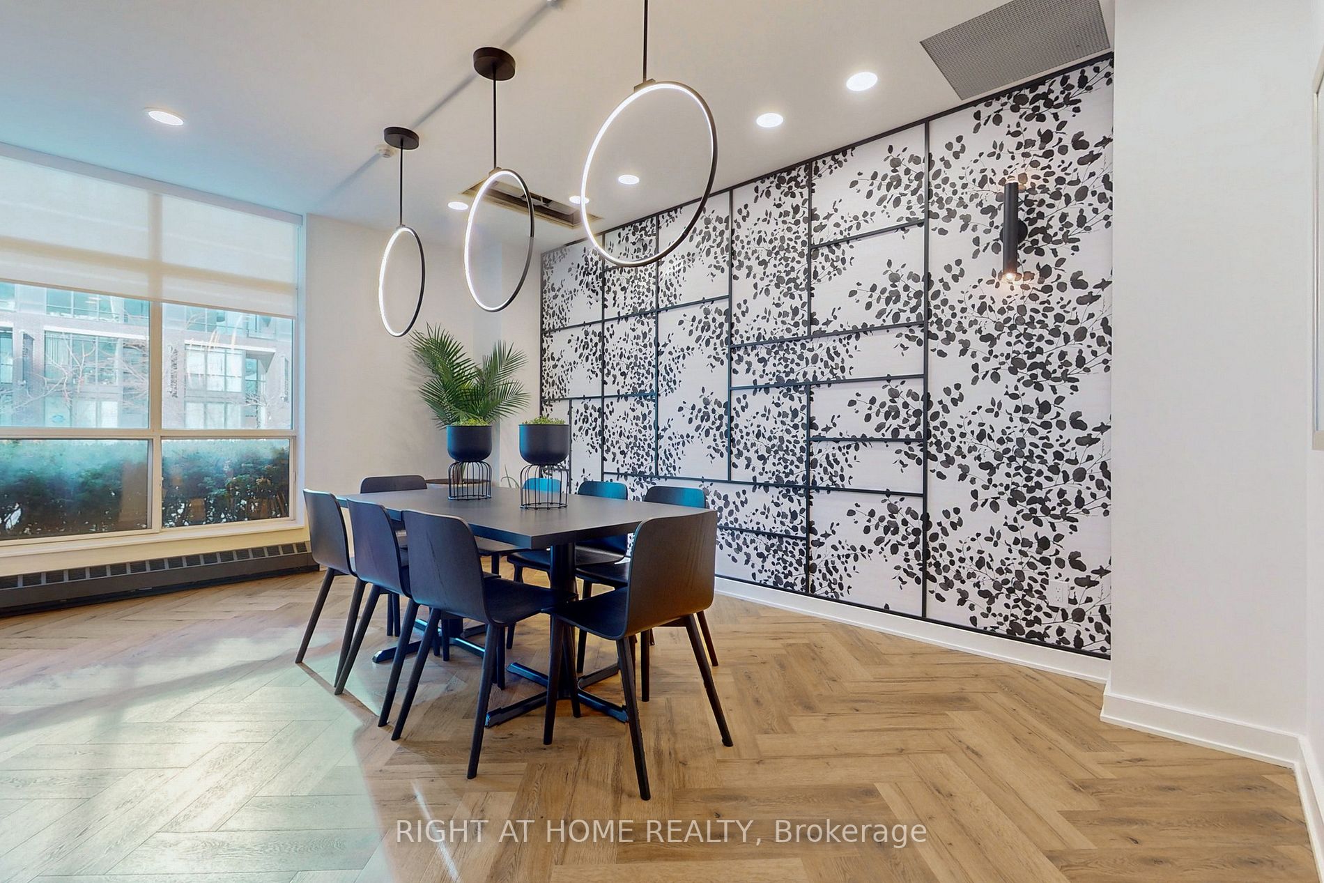 600 Queens Quay W, #809